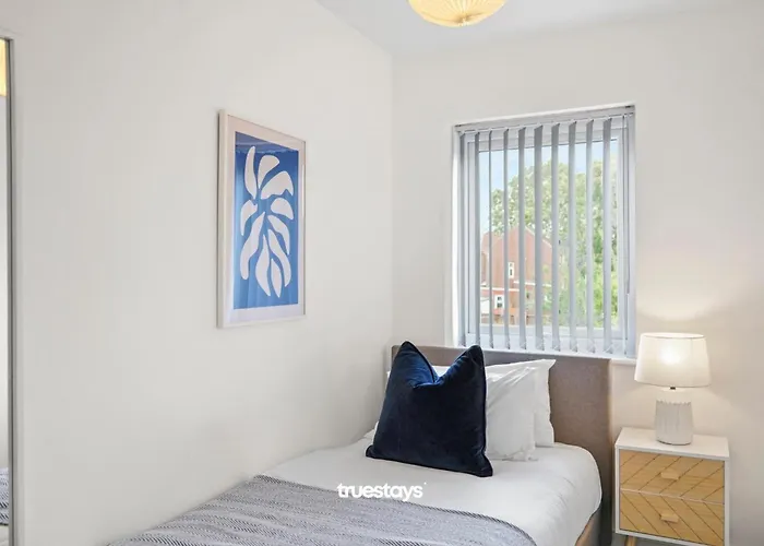 Greaves House By Truestays - 3 Bedroom House In Failsworth, Manchester