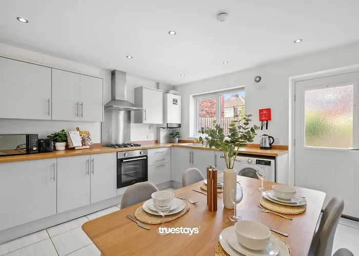 Greaves House By Truestays - 3 Bedroom House In Failsworth, *