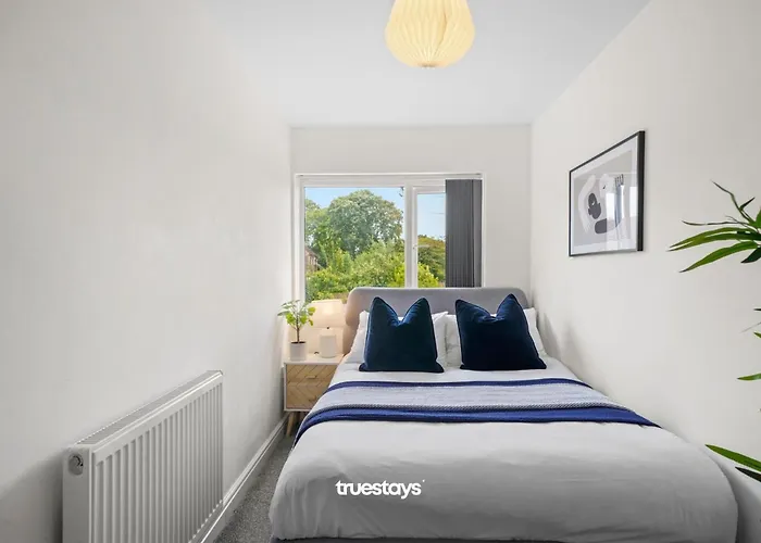 Greaves House By Truestays - 3 Bedroom House In Failsworth,