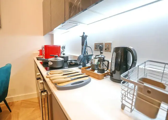 3 Bed Flat 8 Min Walk To Centre - Pass The Keys Appartement *