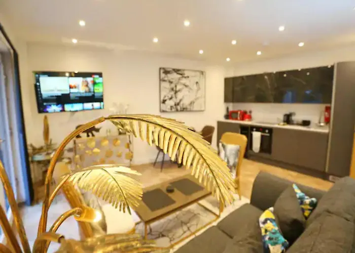 3 Bed Flat 8 Min Walk To Centre - Pass The Keys Manchester