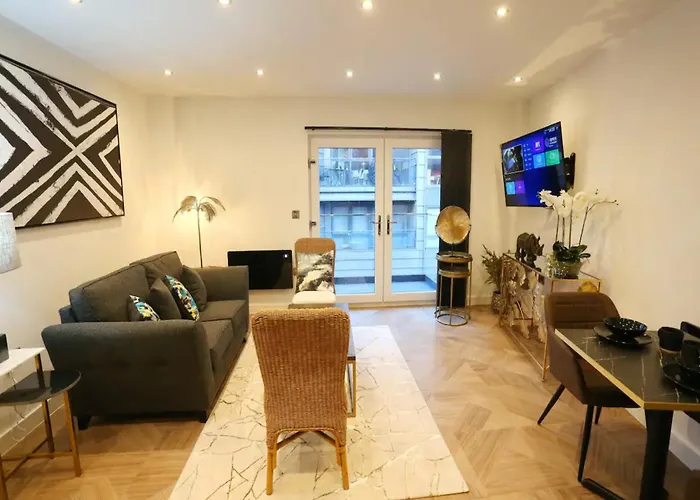 3 Bed Flat 8 Min Walk To Centre - Pass The Keys * Manchester