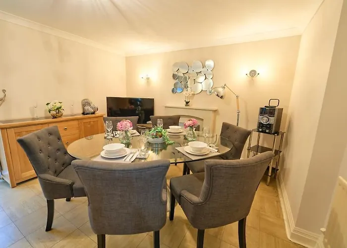 Bespoke Salford Quays - Garden, Wifi And Parking * Manchester