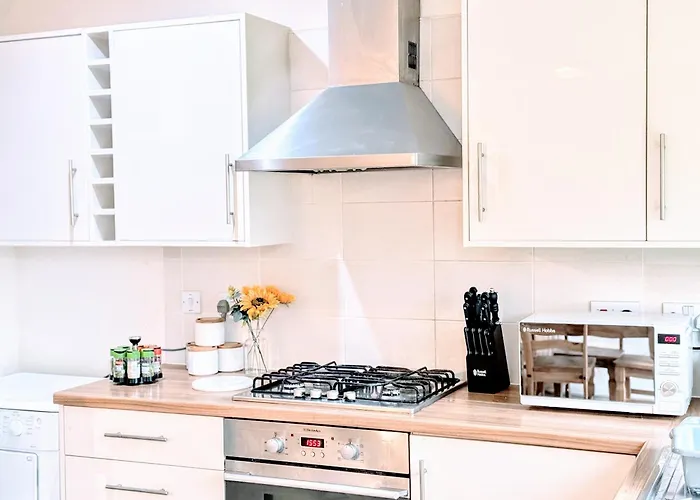 The Commonwealth House By Bevolve * مانشستر