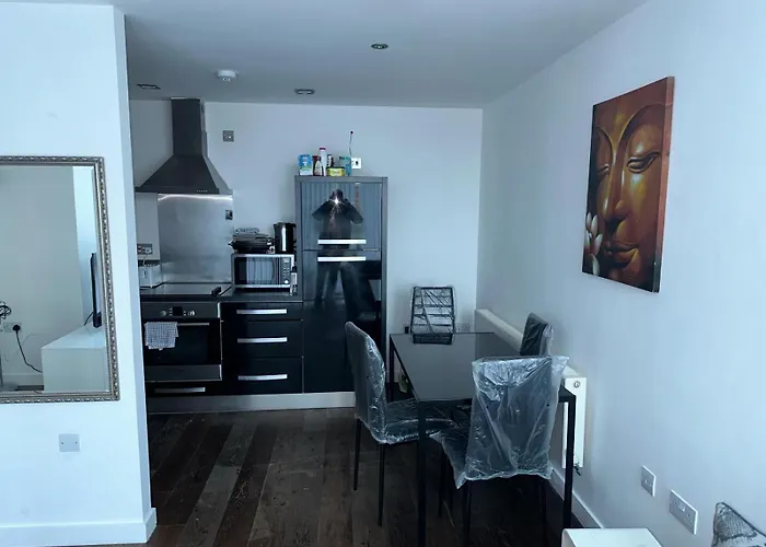 Luxus Smart * Manchester