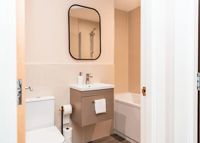 Entire 2 Bedroom And 2 Bathroom In -free Underground Parking *