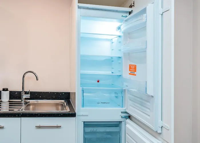 Entire 2 Bedroom And 2 Bathroom In -free Underground Parking * 맨체스터