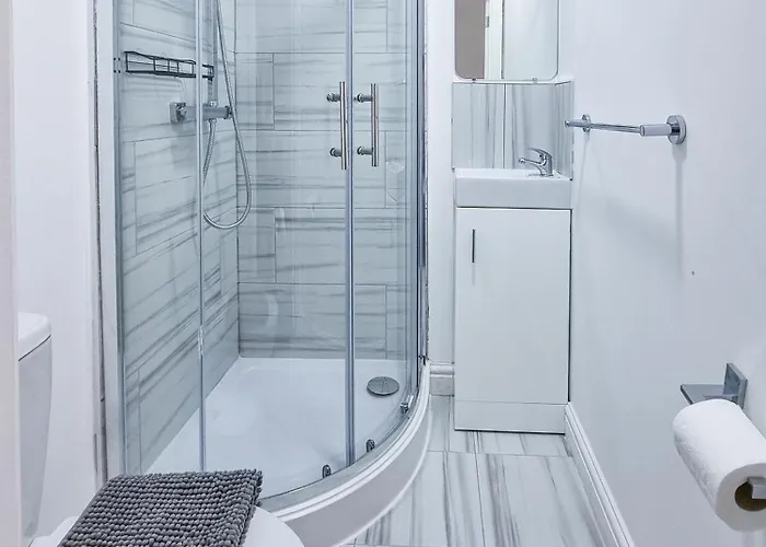 Ashfield Co-living - Private Self-cater 3* Manchester