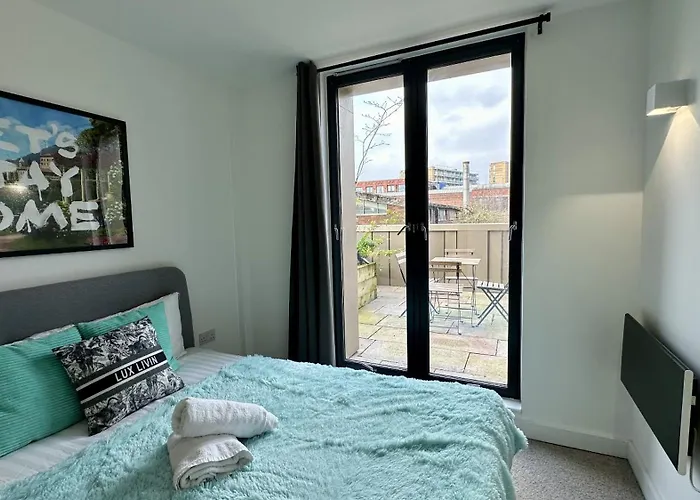 Apartment Lux Livin' - Luxury 2 Bed With Sky Garden *