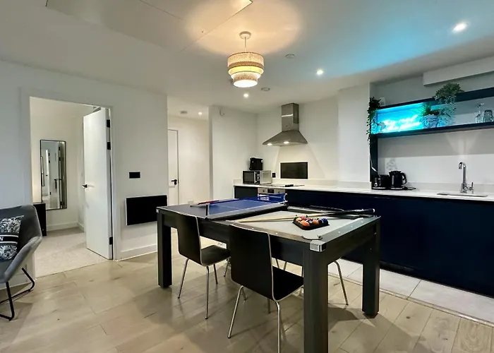 Lux Livin' - Luxury 2 Bed With Sky Garden