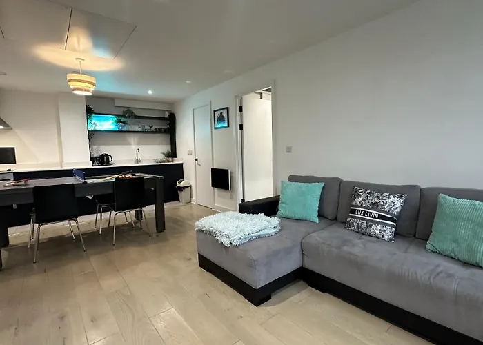 Lux Livin' - Luxury 2 Bed With Sky Garden Manchester