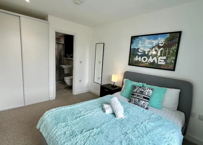 Lux Livin' - Luxury 2 Bed With Sky Garden *