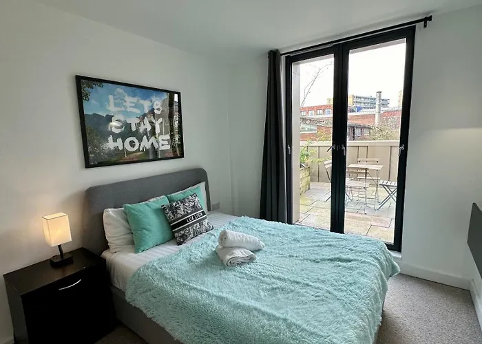 Lux Livin' - Luxury 2 Bed With Sky Garden Apartament *