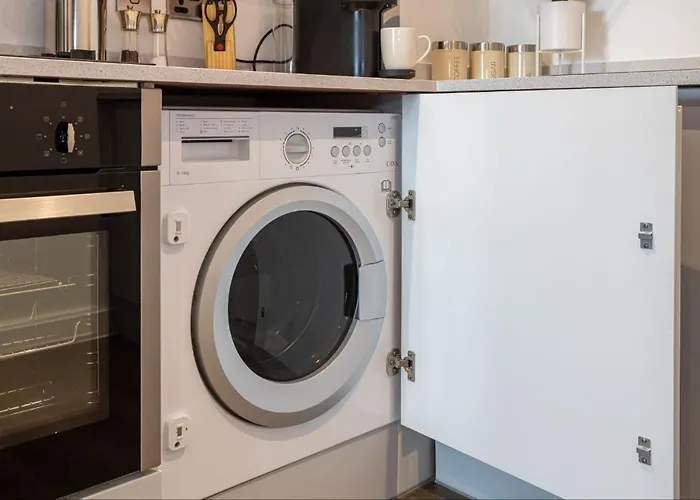 View Few Minutes To Centert *