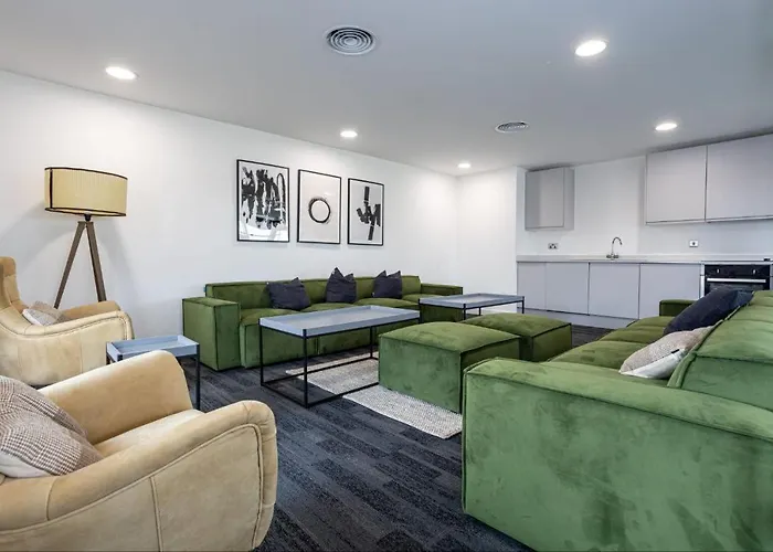 View Few Minutes To Centert