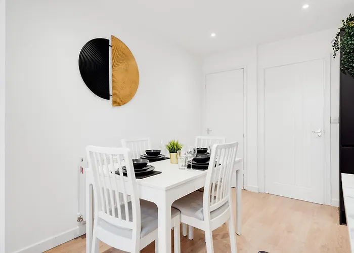 Dazzling&modern 4bd - Coop Live - Etihad - Parking *