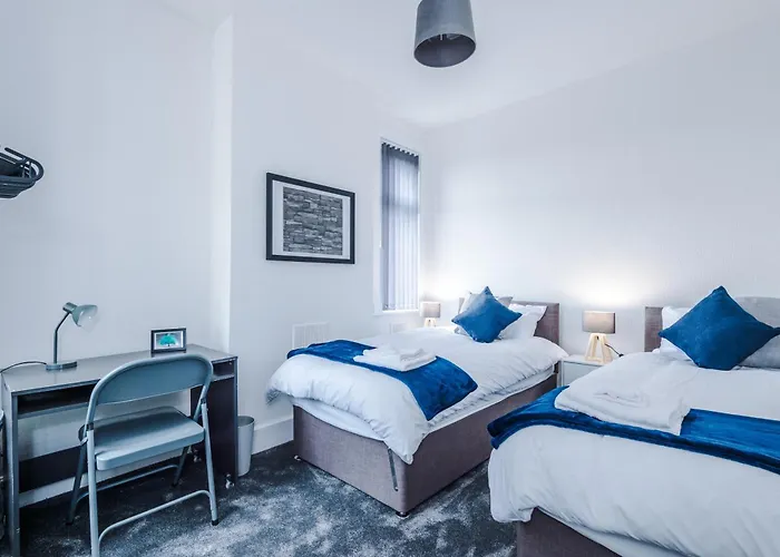 Fun & Spacious 3Bed L Pool Table & Pingpong Table *