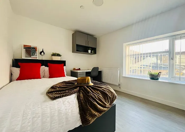 Chic Hideaway: Modern Studio In Stretford *