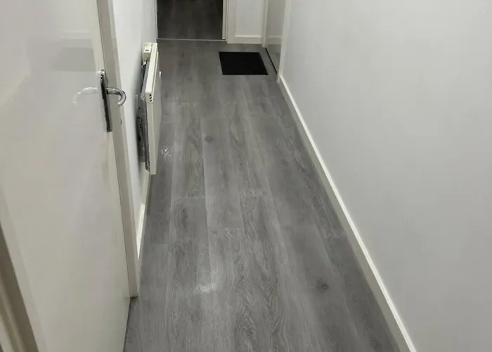 Spacious 2 Double Bedroom Near Centre, Salford Apartament