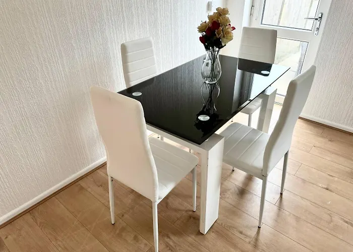 Cosy & Quiet House Close To Etihad And Centre *