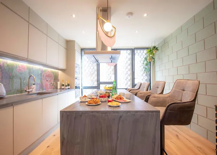 Luxury Roof Terrace Townhouse