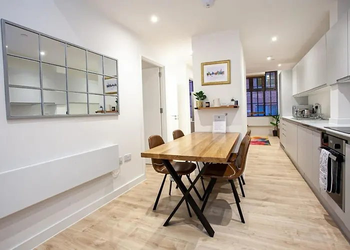 Super 2 Bed Close To Victoria Station Apartament