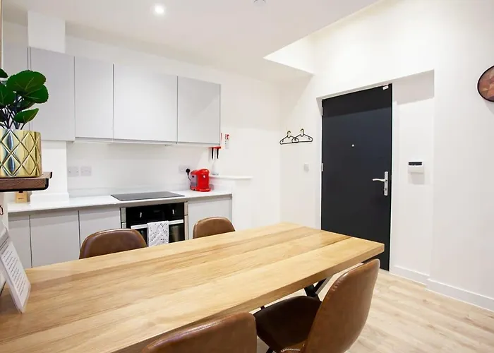 Super 2 Bed Close To Victoria Station Apartament