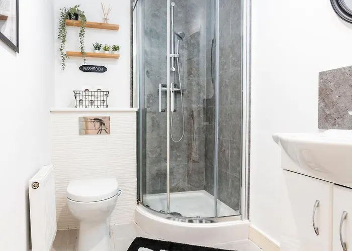 6 Guests - 3 Bedrooms - Free Wi-fi - * Mánchester