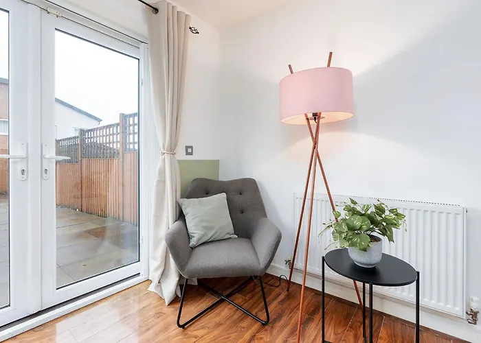 6 Guests - 3 Bedrooms - Free Wi-fi - *