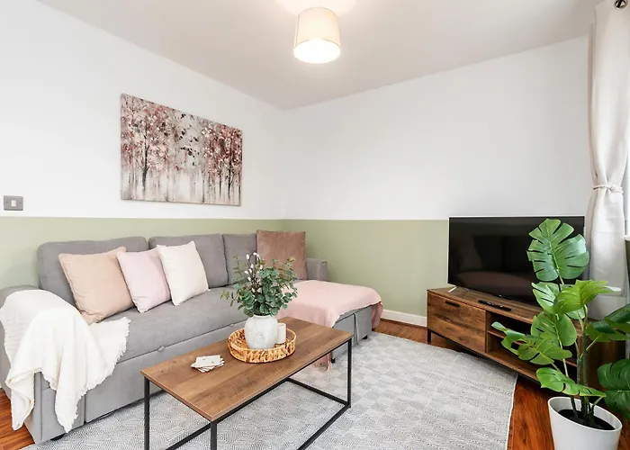 6 Guests - 3 Bedrooms - Free Wi-fi -