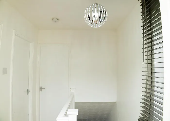 Dynasty - Alison Kelly Close Apartamento Mánchester