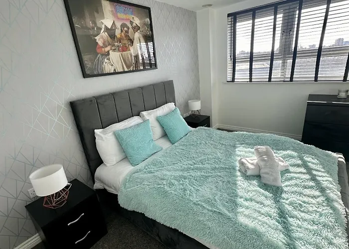 Lux Livin' - Luxury 2 Bed With Free Parking