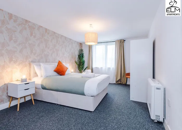 Elm , Collection Of Available Near Media , Free Parking 3* Manchester