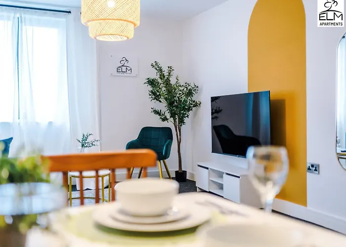 Apartment Elm , Collection Of Available Near Media , Free Parking