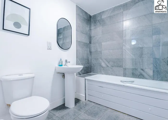 Elm , Collection Of Available Near Media , Free Parking Apartment Manchester