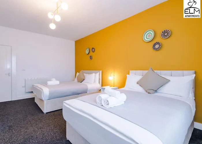 Elm , Collection Of Available Near Media , Free Parking アパート