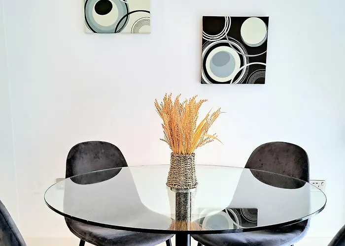 5mins Jd Gym Supermarket Retail M60 Centre Salford Queys Media