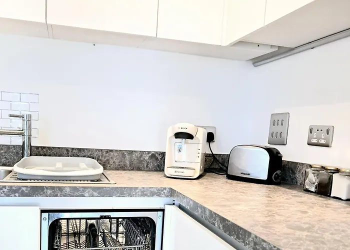 5mins Jd Gym Supermarket Retail M60 Centre Salford Queys Media Apartament Manchester