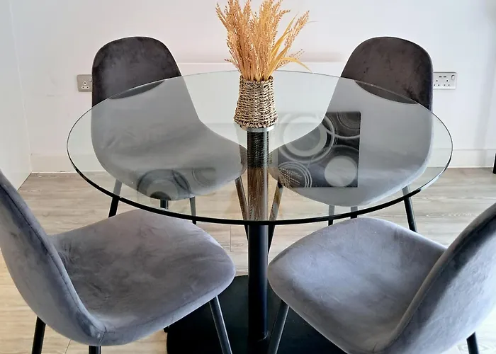 5mins Jd Gym Supermarket Retail M60 Centre Salford Queys Media * Manchester