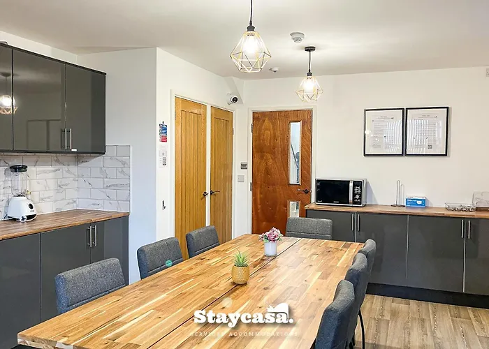 Delightful Spacious Haven With Large Driveway *