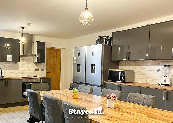 Delightful Spacious Haven With Large Driveway * Manchester