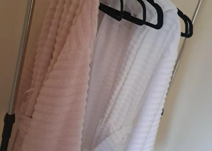 Casa vacanze Tropical Sun Homes - Beautiful Spacious 3 Bed In A Serene Environment With Free Parking For 2 Cars Manchester