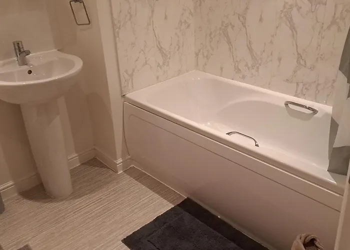 Casa vacanze Tropical Sun Homes - Beautiful Spacious 3 Bed In A Serene Environment With Free Parking For 2 Cars Manchester