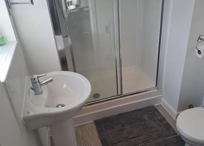 Casa vacanze Tropical Sun Homes - Beautiful Spacious 3 Bed In A Serene Environment With Free Parking For 2 Cars Manchester