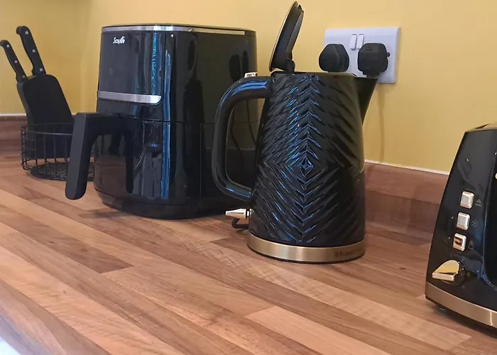 Tropical Sun Homes - Beautiful Spacious 3 Bed In A Serene Environment With Free Parking For 2 Cars Dom wakacyjny *