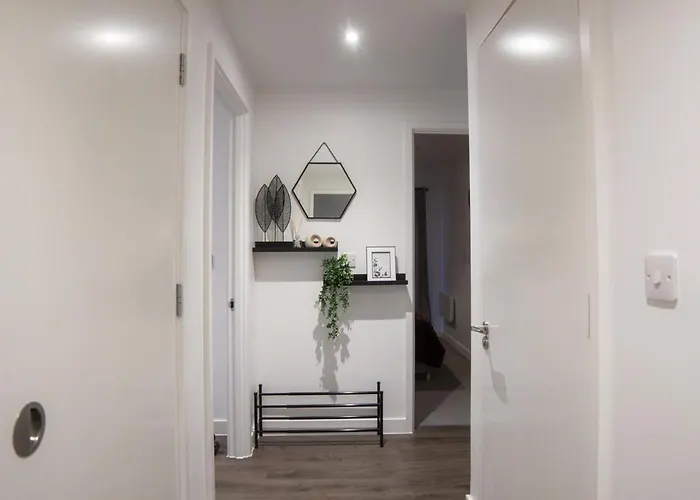 Luxury Mcr 2bed,2bath Apartment- Location! Daire *