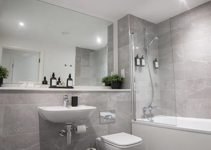 Luxury Mcr 2bed,2bath Apartment- Location! *