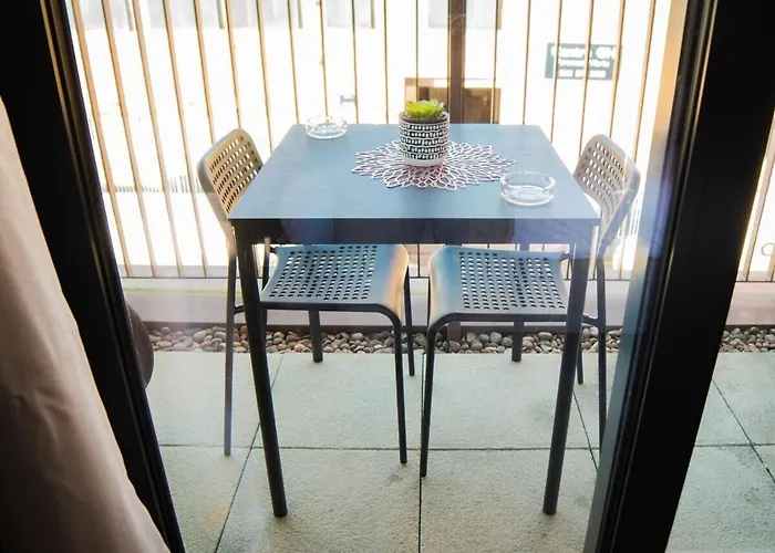 Luxury Mcr 2bed,2bath Apartment- Location! Daire *