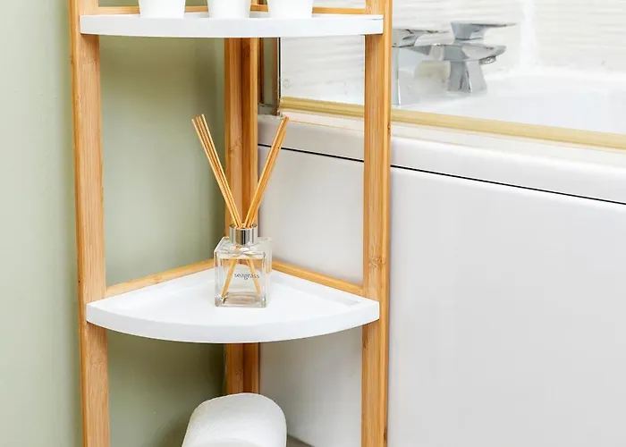 6 Guests - 3 Bedrooms - Free Wi-fi - * Mánchester