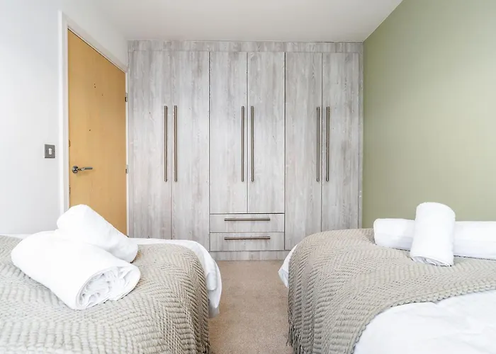 6 Guests - 3 Bedrooms - Free Wi-fi - Dom wakacyjny Manchester